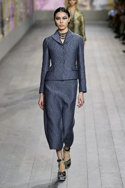 Look 25